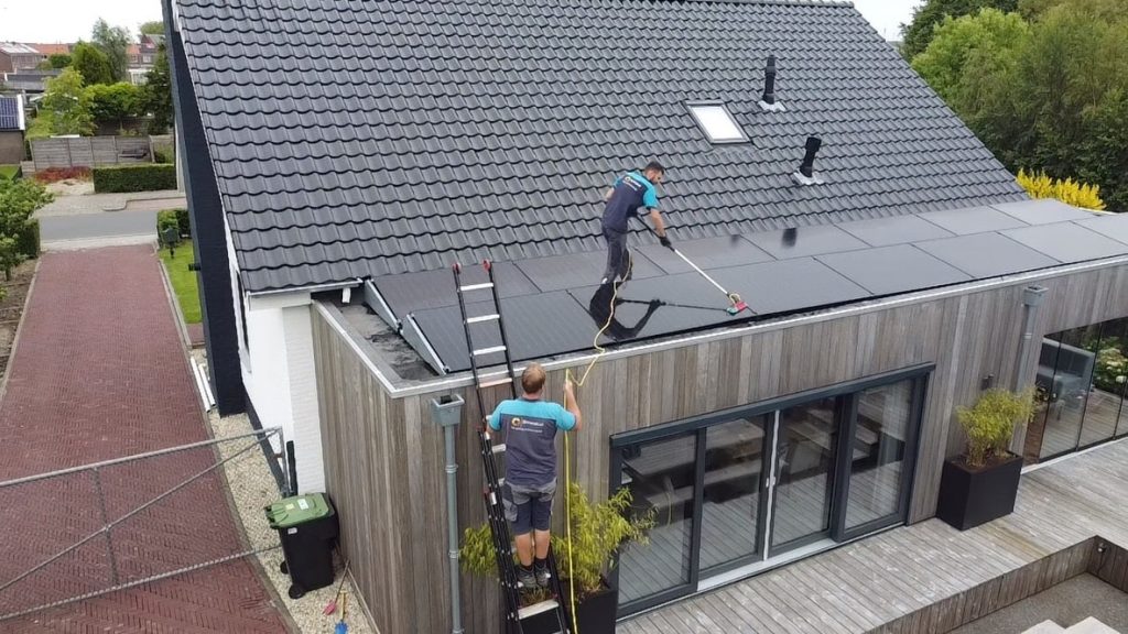 zonnepanelen reinigen professioneel